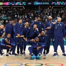 L'équipe de rêve de basket-ball masculin des États-Unis accueille le cinquième championnat olympique consécutif de basket-ball masculin